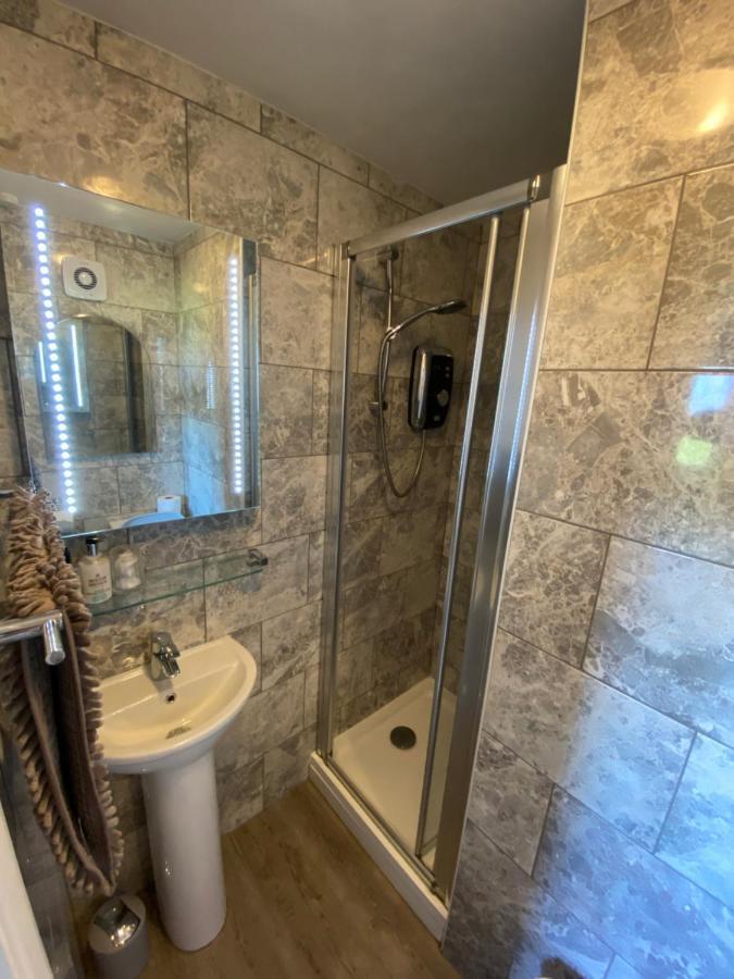 Waterside Guesthouse Димчърч Екстериор снимка